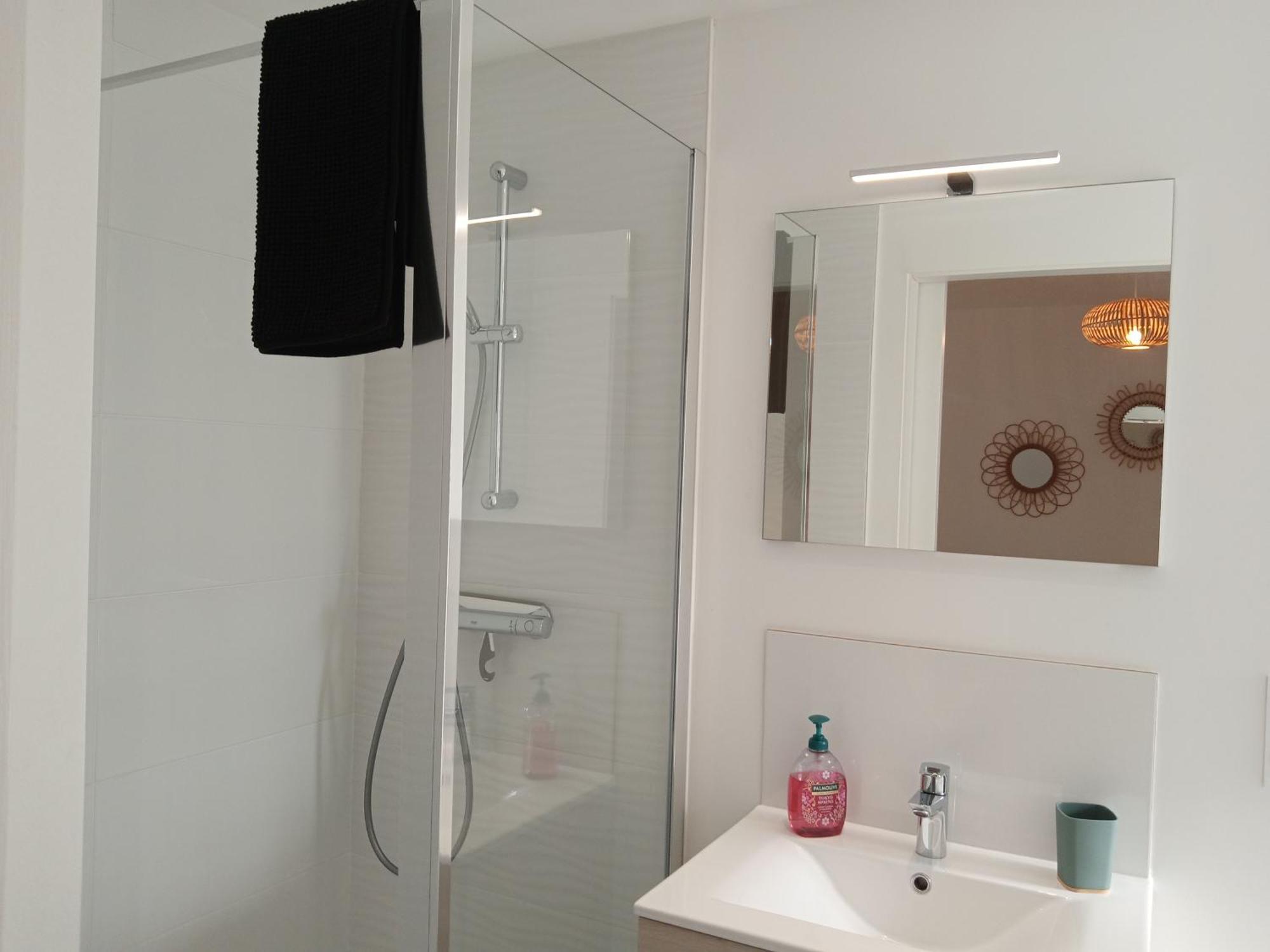 Les Studios De La Gare Linge Cafe The Inclus Wifi Vannes Bilik gambar